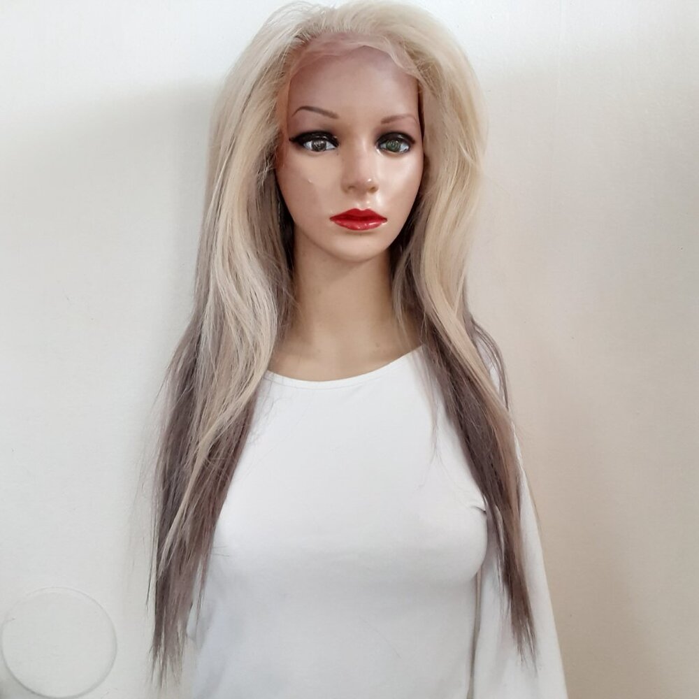 Blonde and ash blonde lace front wig - Picture 4 of 7